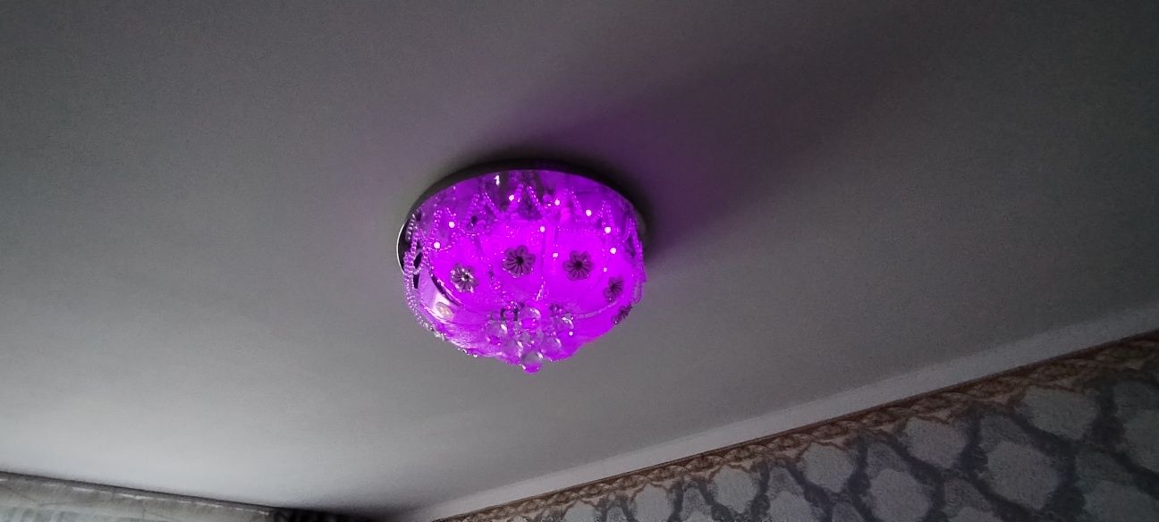 Срочно продам люстру