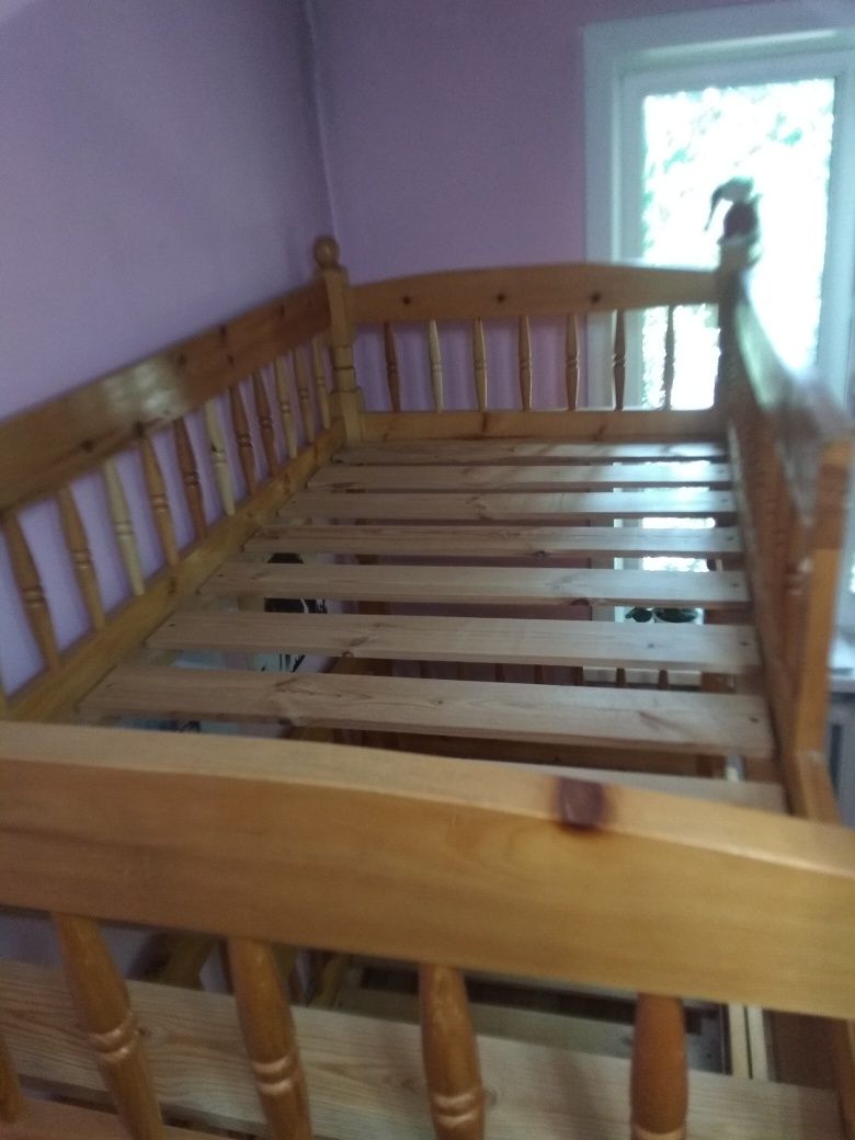 Продам двухярусную кровать детскую