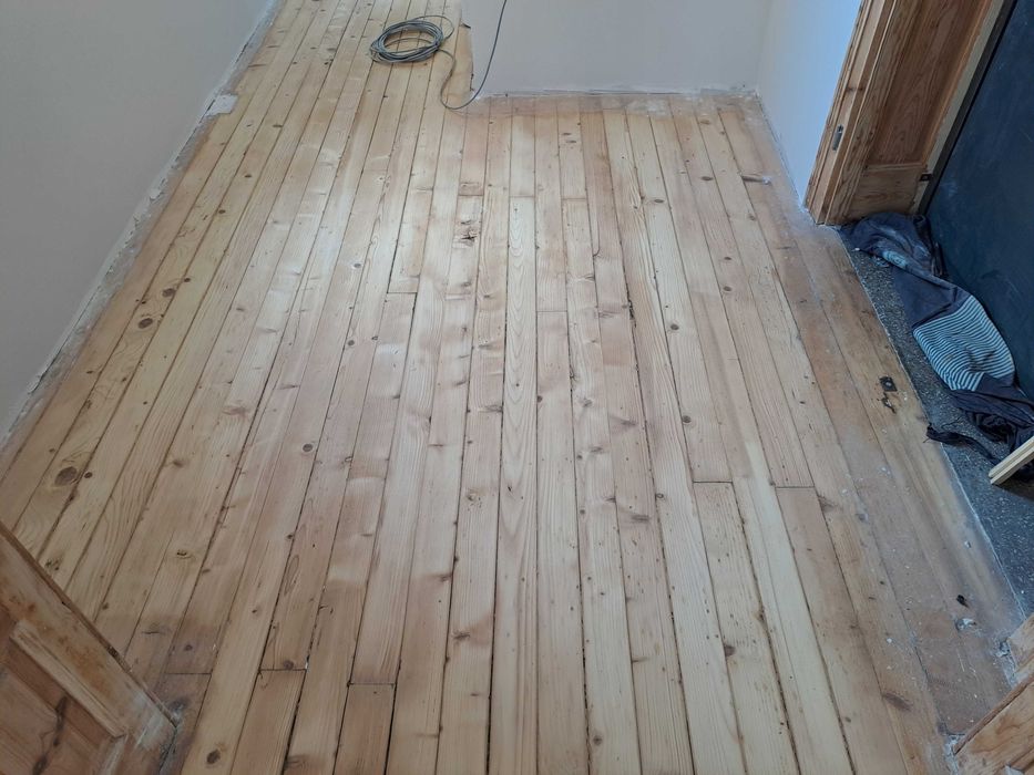 Циклене и лакиране на дюшеме с боя или безир София от 28 лв. на кв.м.