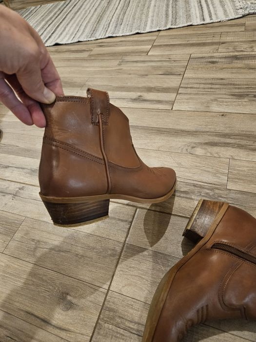 Vand botine din piele