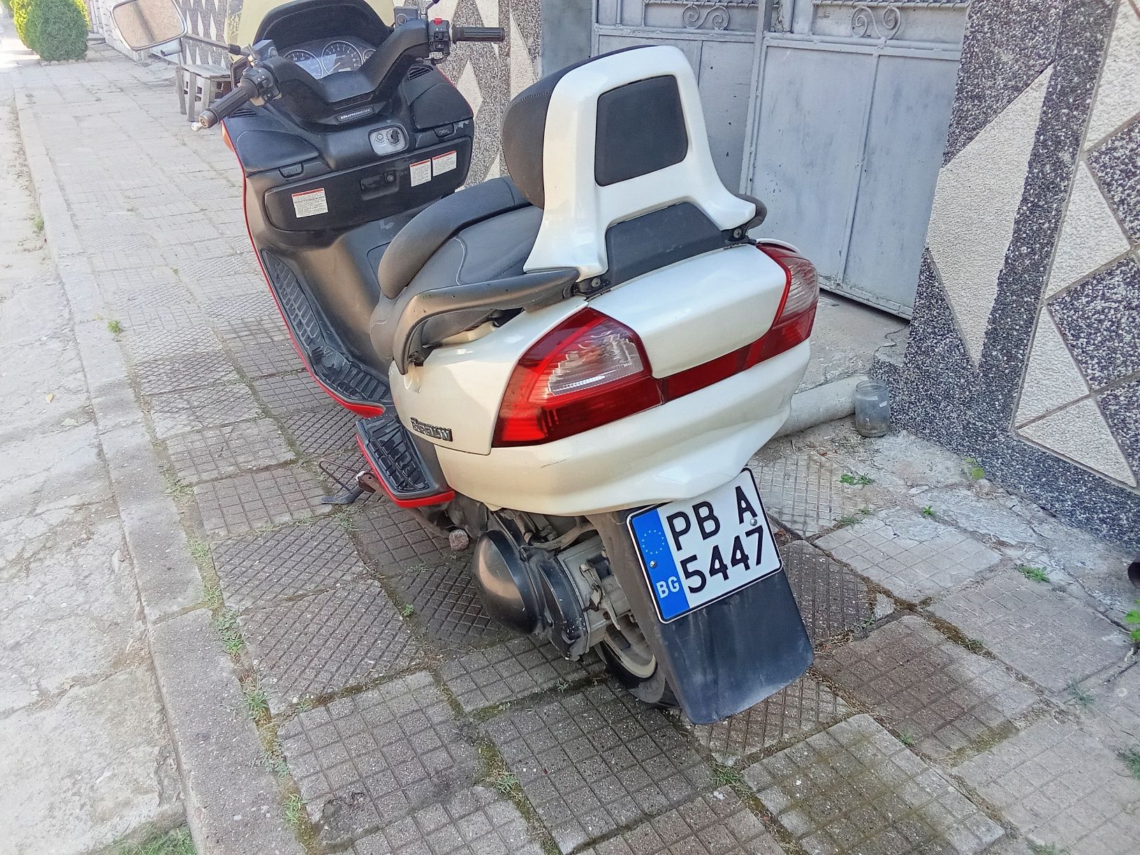 Сузуки бъргман 400