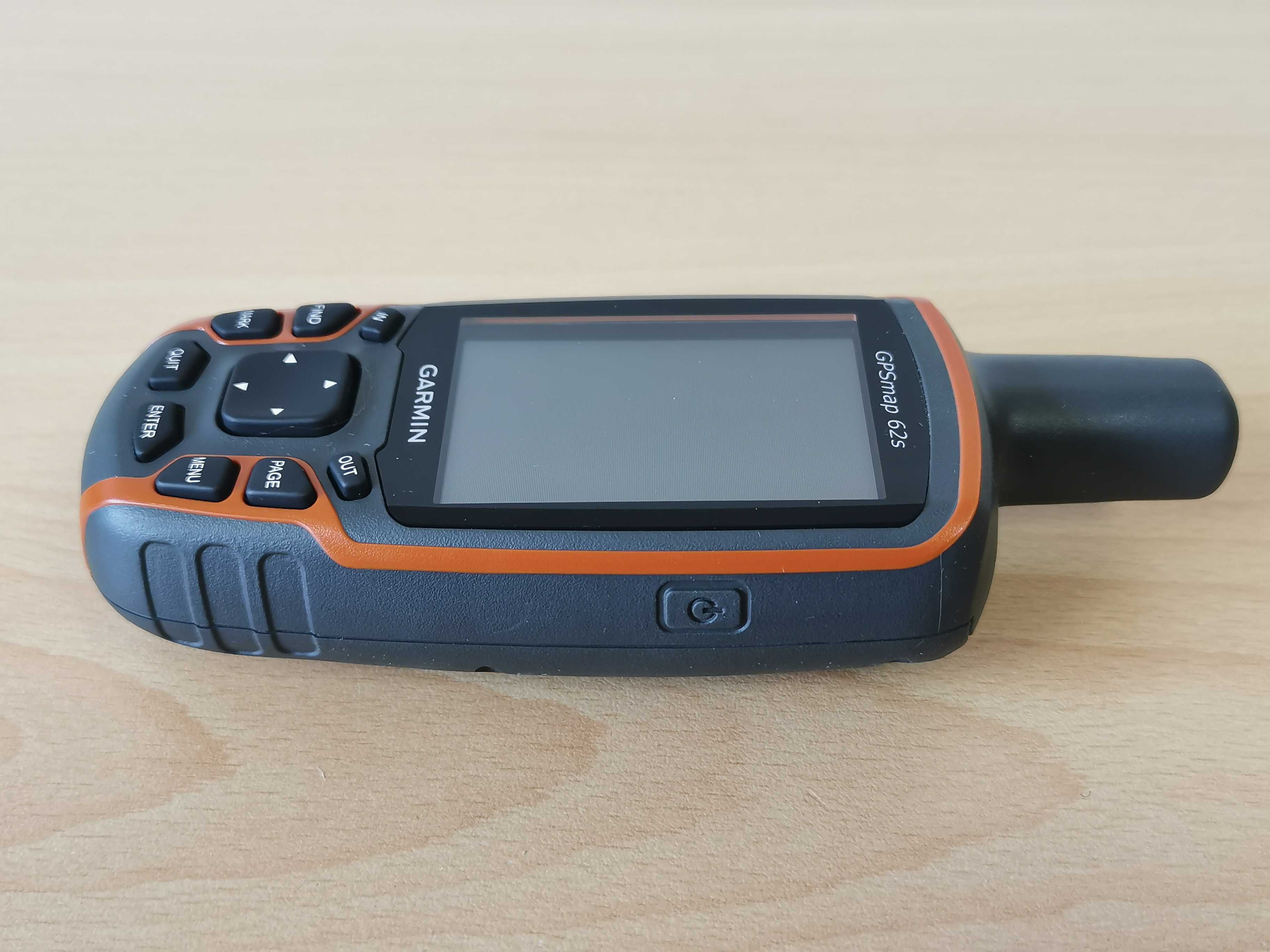 Garmin GPSMAP 62s туристичен ръчен навигатор с бонус два Garmin калъфа