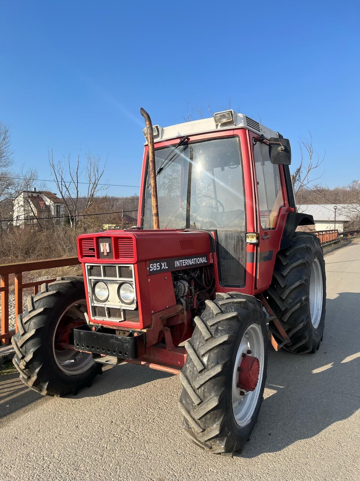 Case 585 XL, adus recent