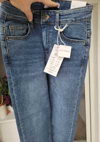 Blugi/pantaloni baieti, marime 128 si 134, Zara si Reserved