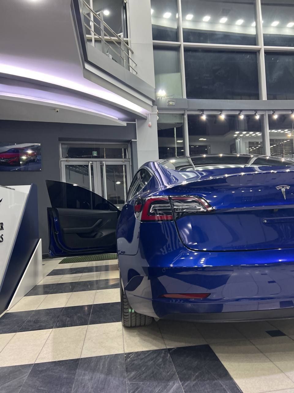 Tesla Model 3 long renj