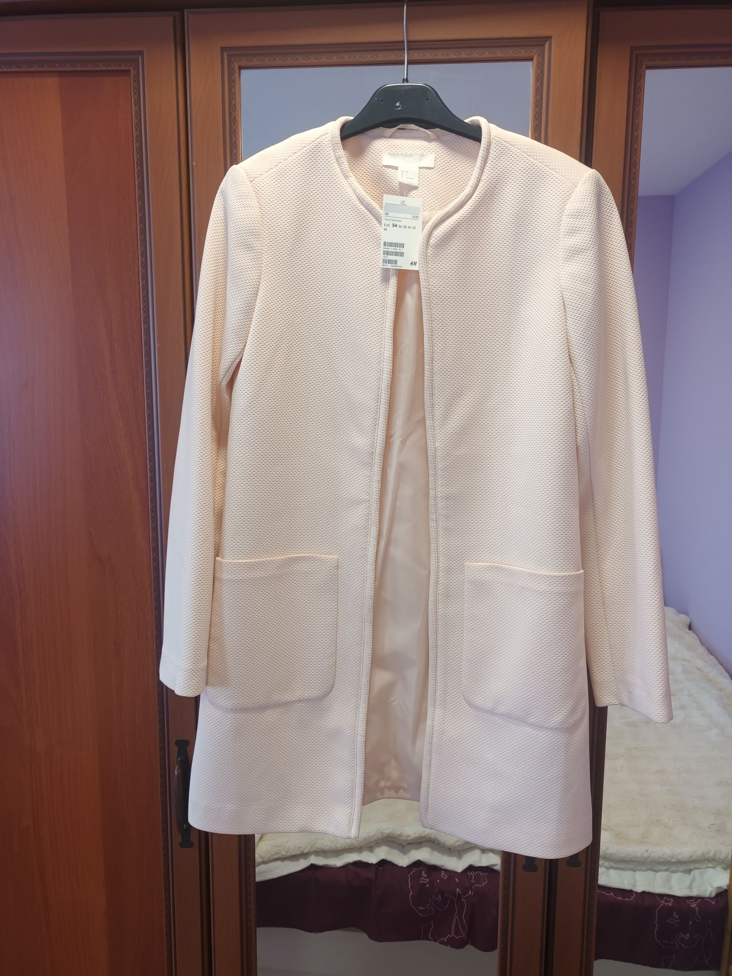 Чисто ново манто от H&M