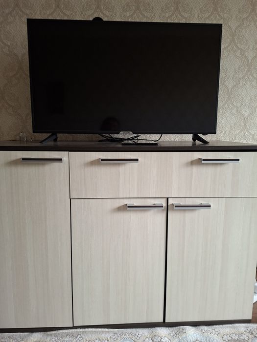 Камод и телевизор