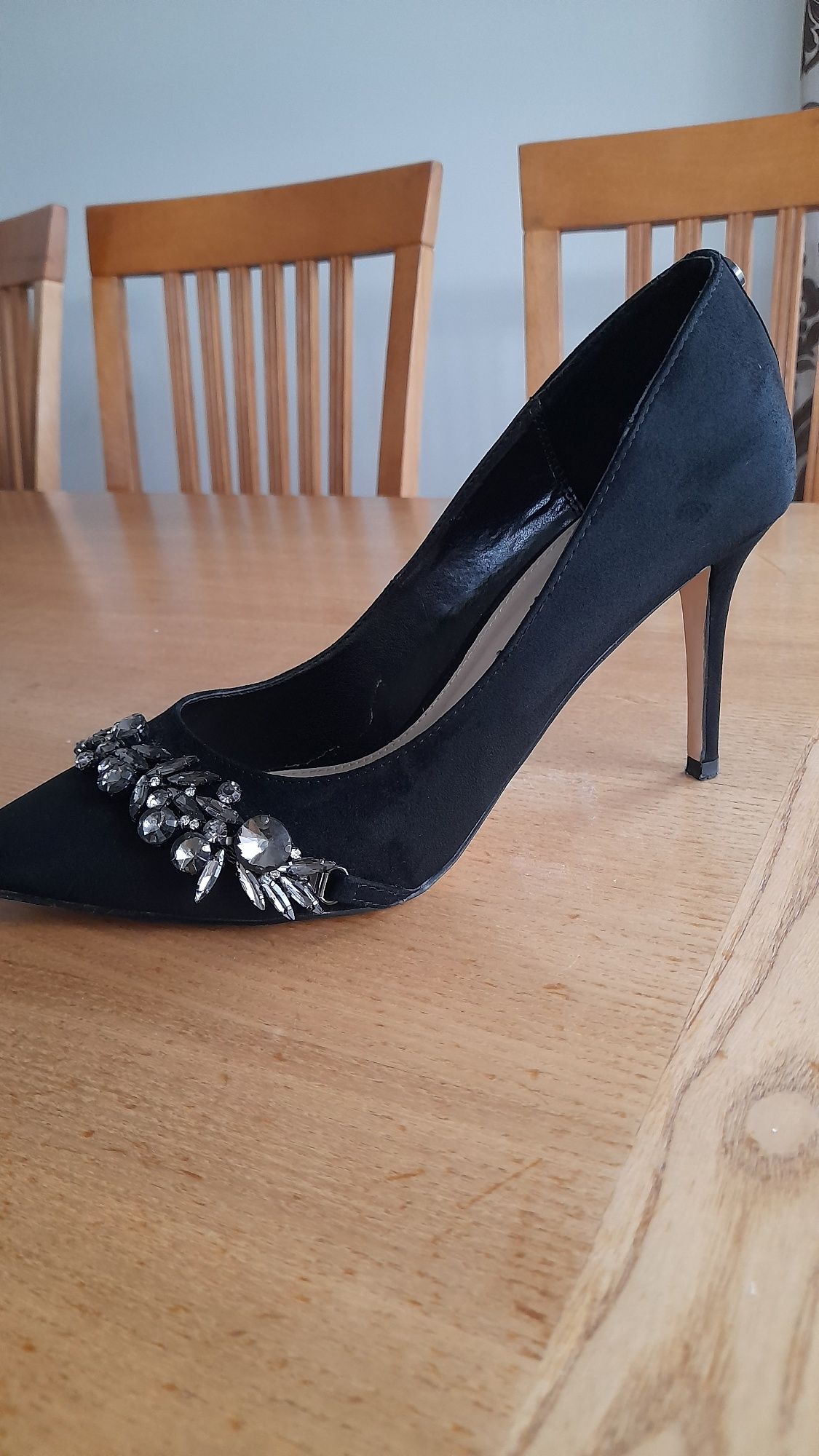 Pantofi Carvela cu diamante marimea 40