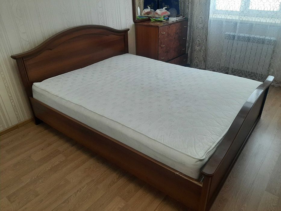 Продается кровать с матрасом б/у
