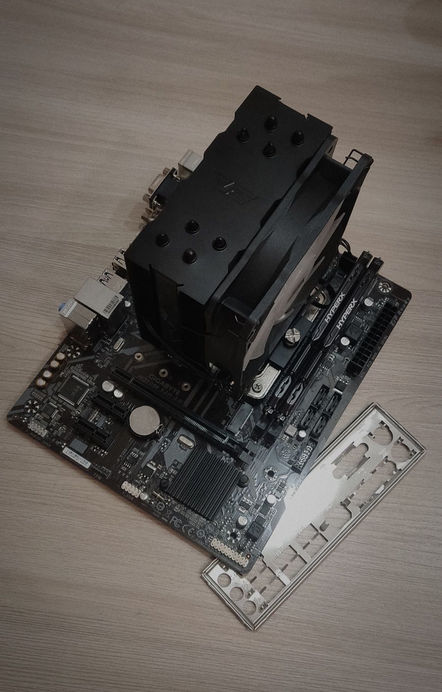 i7 8700, 16gb HyperX, H310