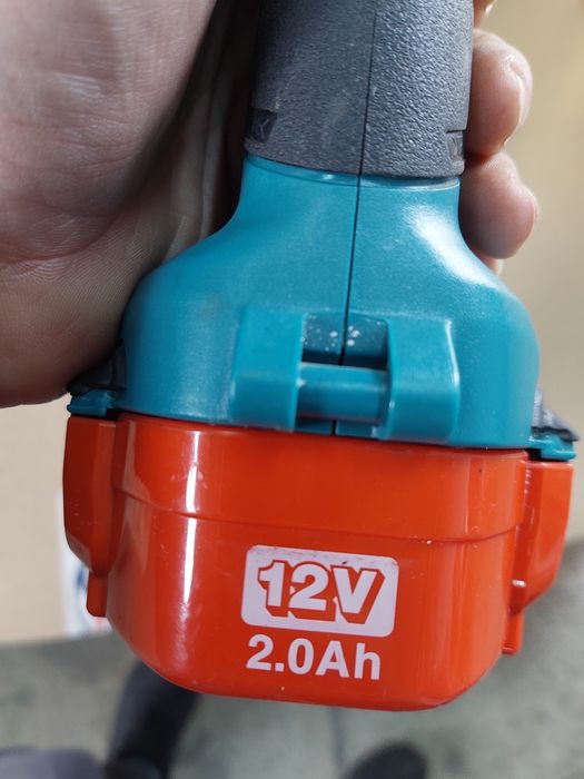 Продавам акумулаторен винтоверт Мakita 8271D