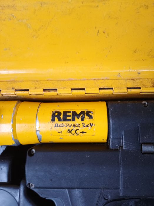 Presa sertizare REMS 22v