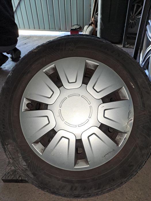 Vând jenti tabla, cu anvelope iarna, capace roti și prezoane