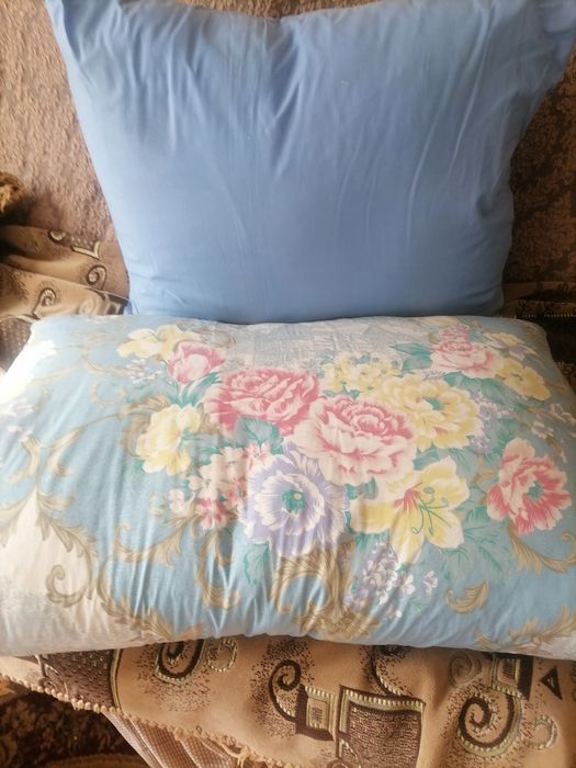 Продам пуховые чистые  подушки,