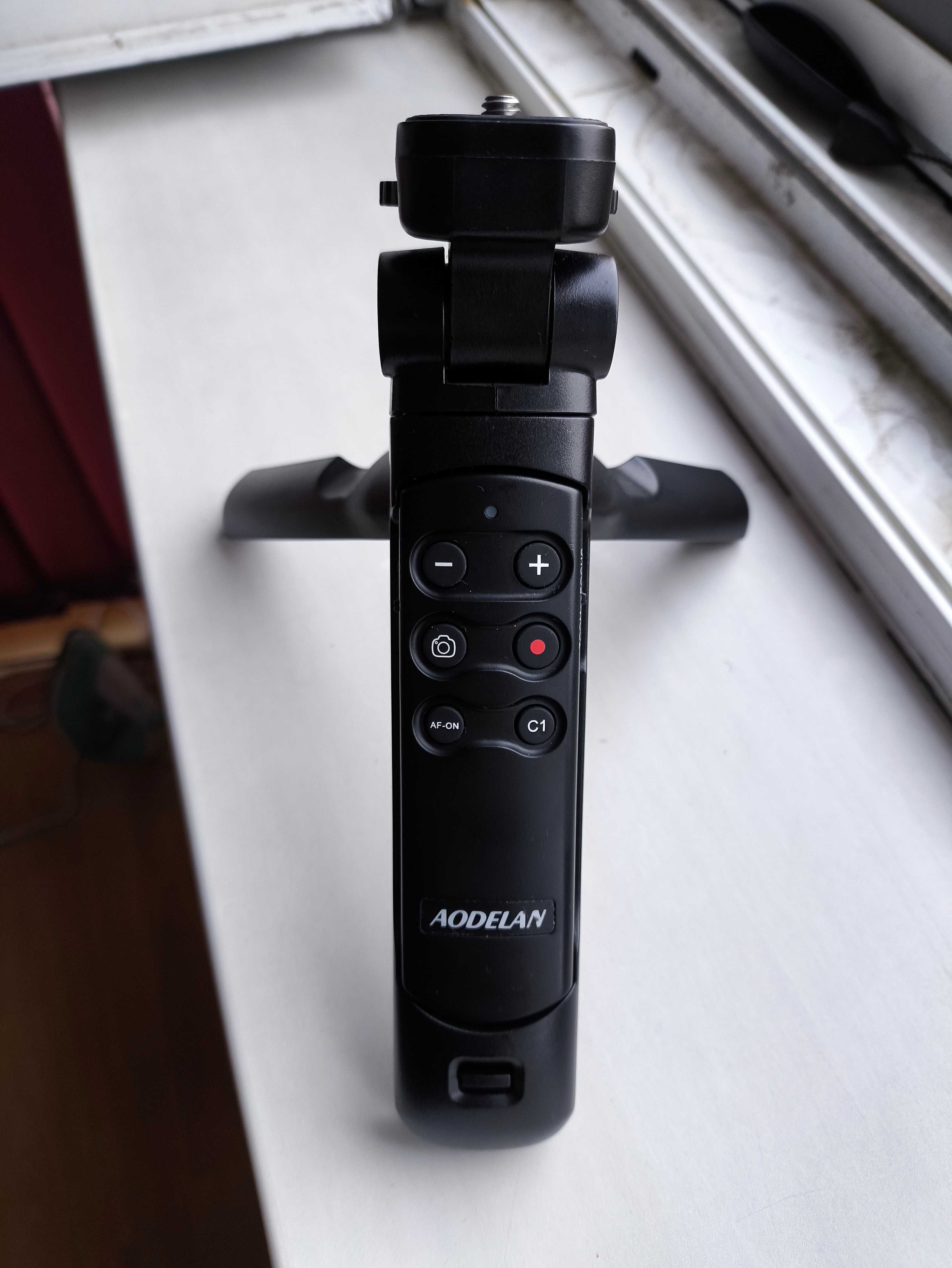 Трипод за камери Wireless Shooting Grip Tripod with Remote Control