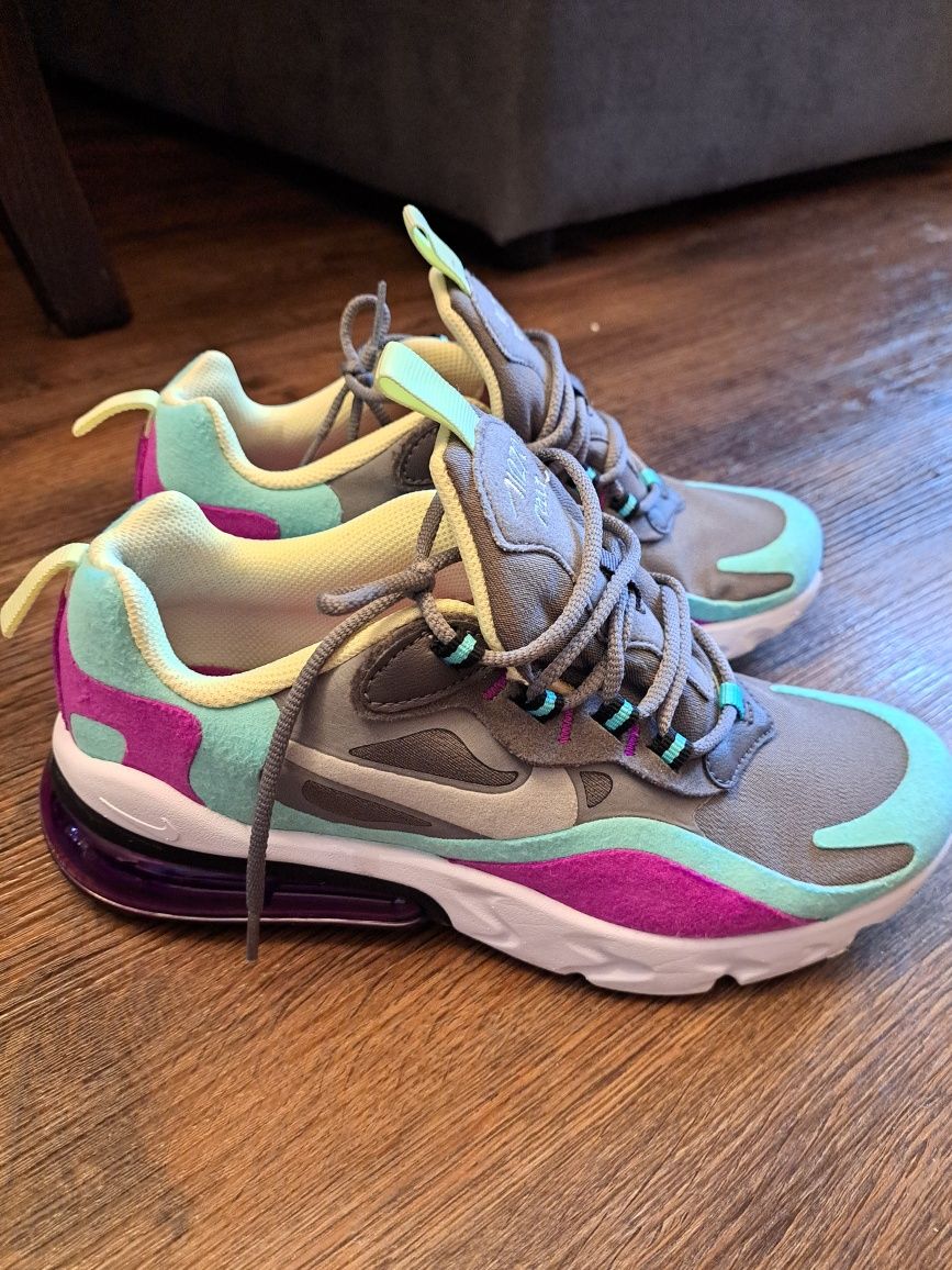 Маратонки Nike AIR MAX 270 React