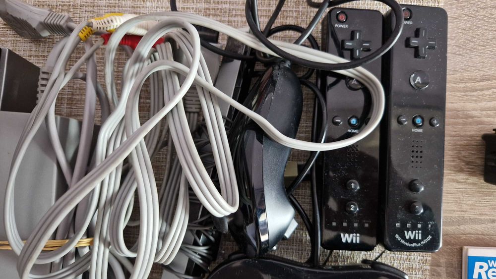 Nintendo Wii + аксесоари, хакнато, 64GB