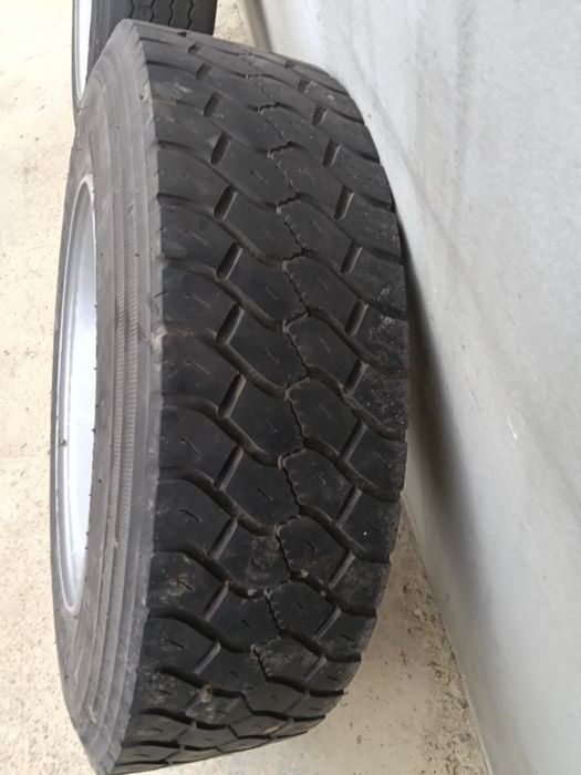 Vând 2 roti pe 17.5