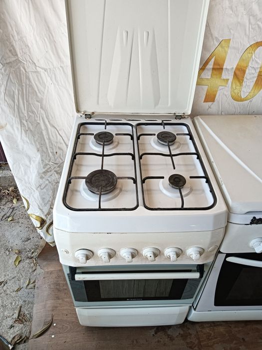 Продам газ плиту