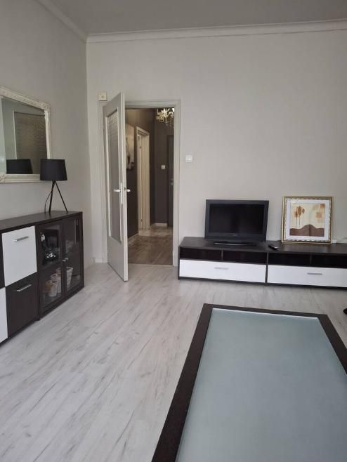 Дава се под наем Тристаен апартамент в Пловдив, Каменица 1 - 90 кв.м за 550 € - Снимка #1