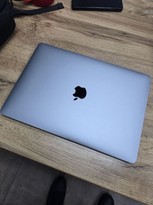 Macbook air M1 sotiladi holati a'lo darajada