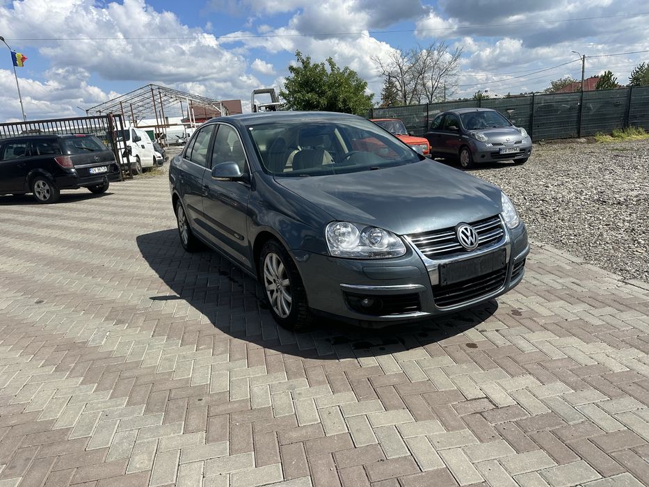 Volkswagen Jetta 1.6 FSI numere rosii expirate