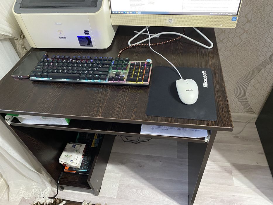 Продам Компьютерный стол