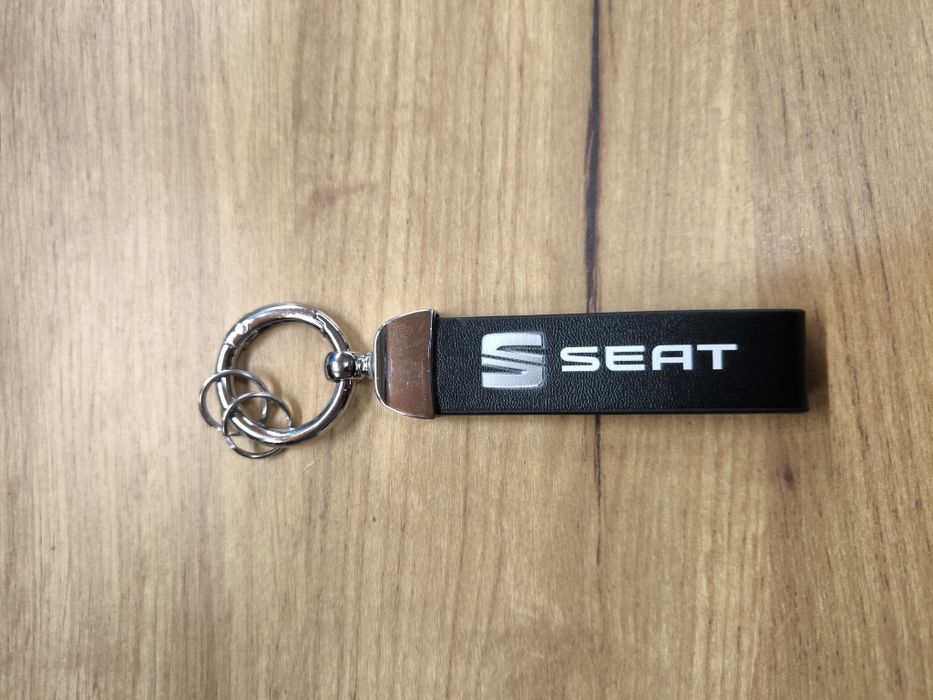 Камера за задно виждане OW TOSIN за Seat НОВА + подарък ключодържател