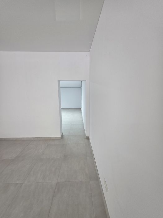 Spațiu Comercial – 100 mp – Central Rovinari