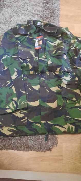 Costum ristop camuflaj padure