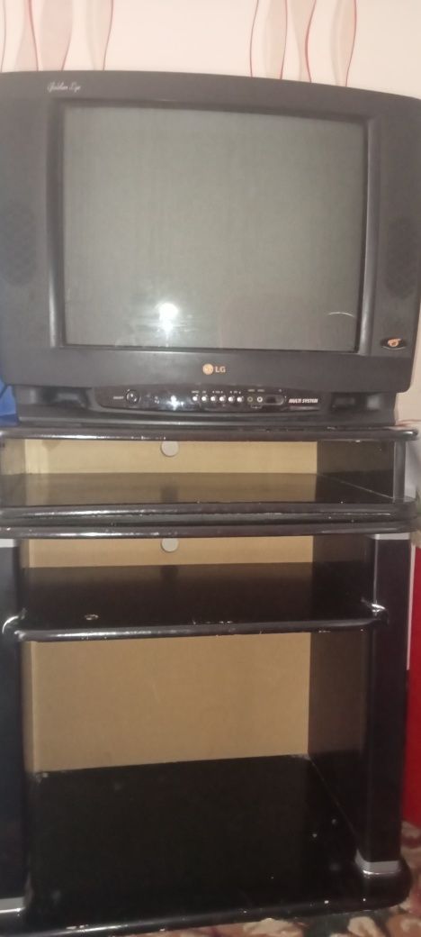 Televizor patstavkasi bilan sotiladi