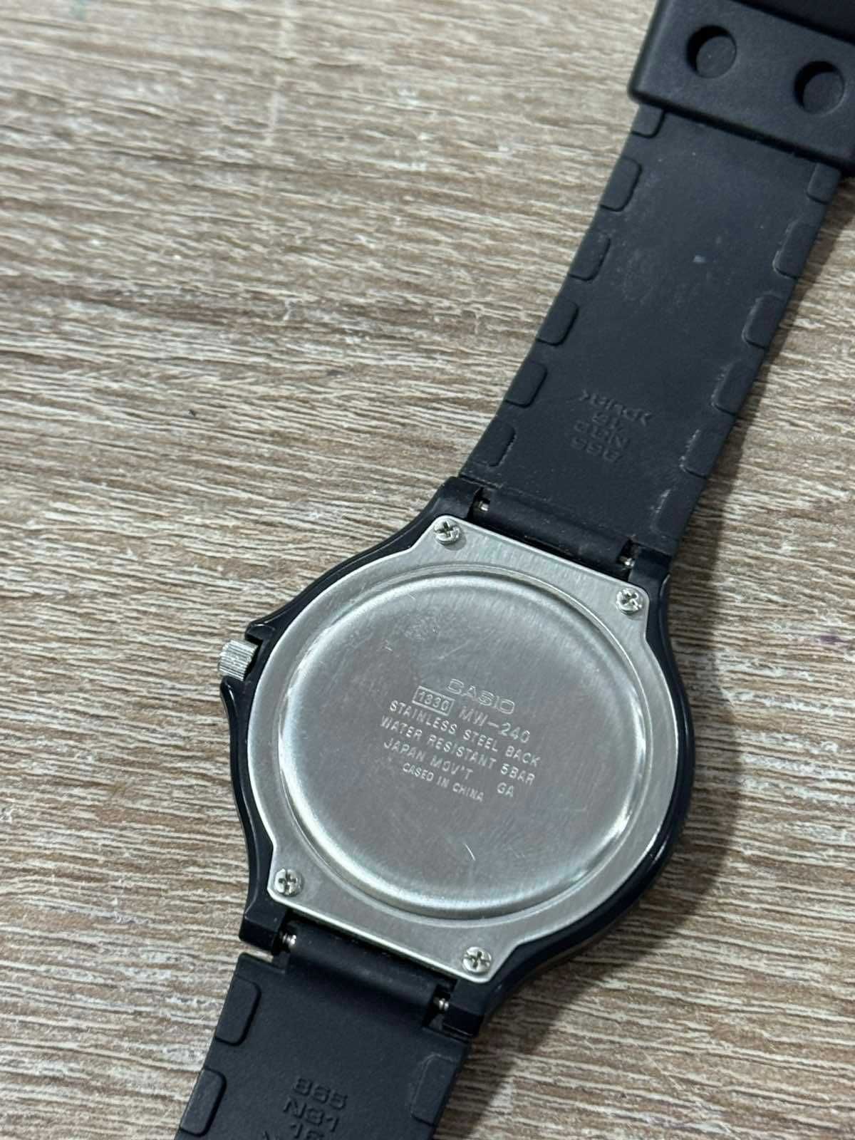 Продавам Мъжки Часовни Casio