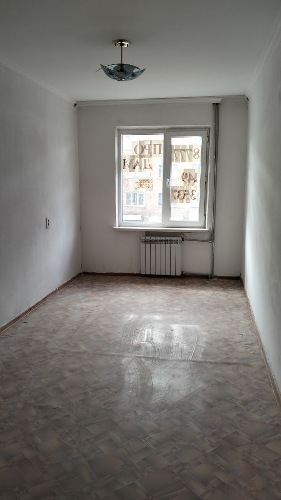 Продам 3-хкомнатную квартиру в центре п. Глубокое
