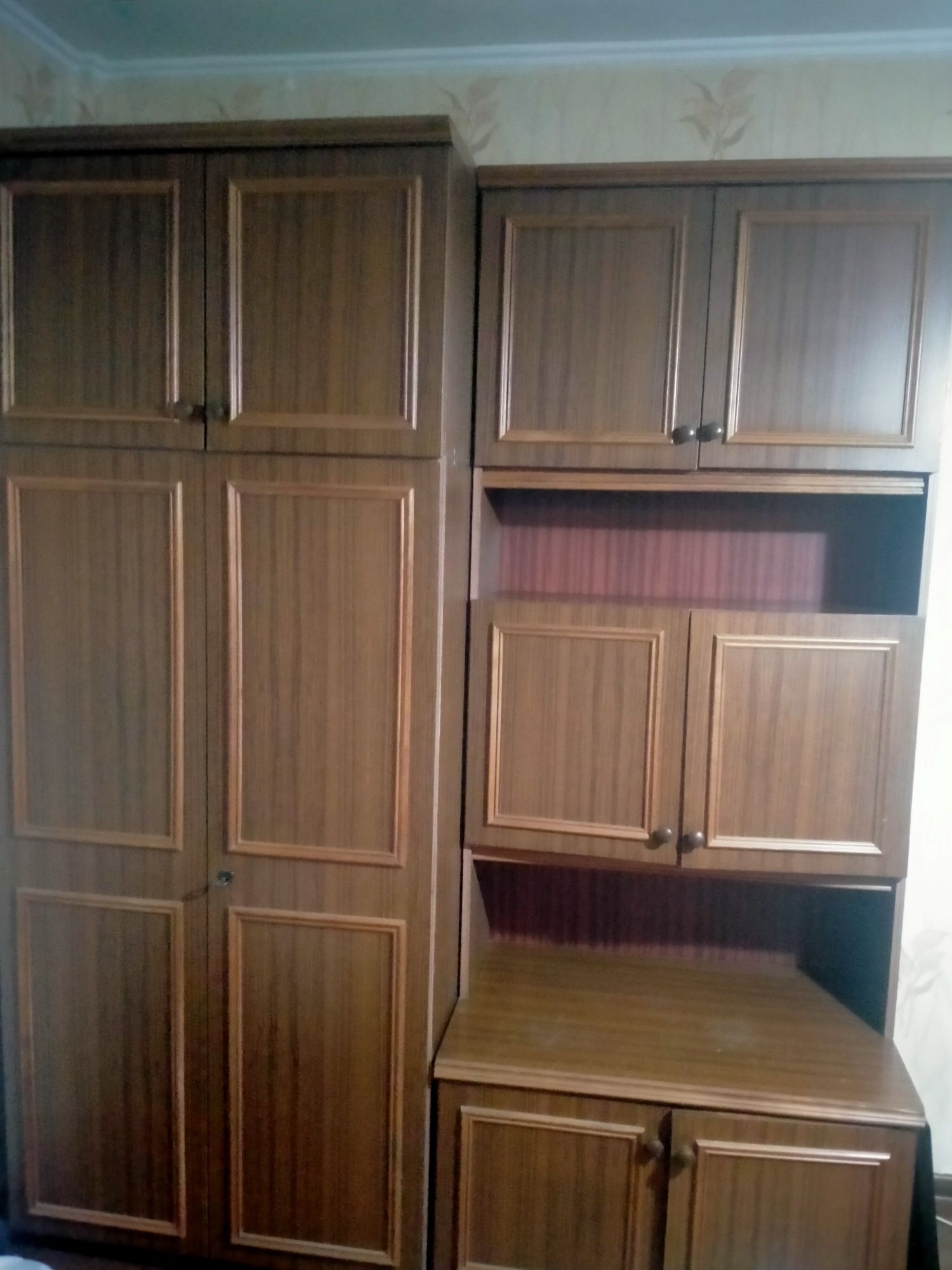 Продам шифоньер и шкаф
