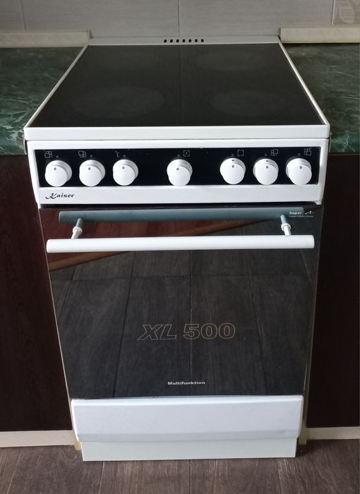 Продам электрическую сенсорную плиту "Кайзер"