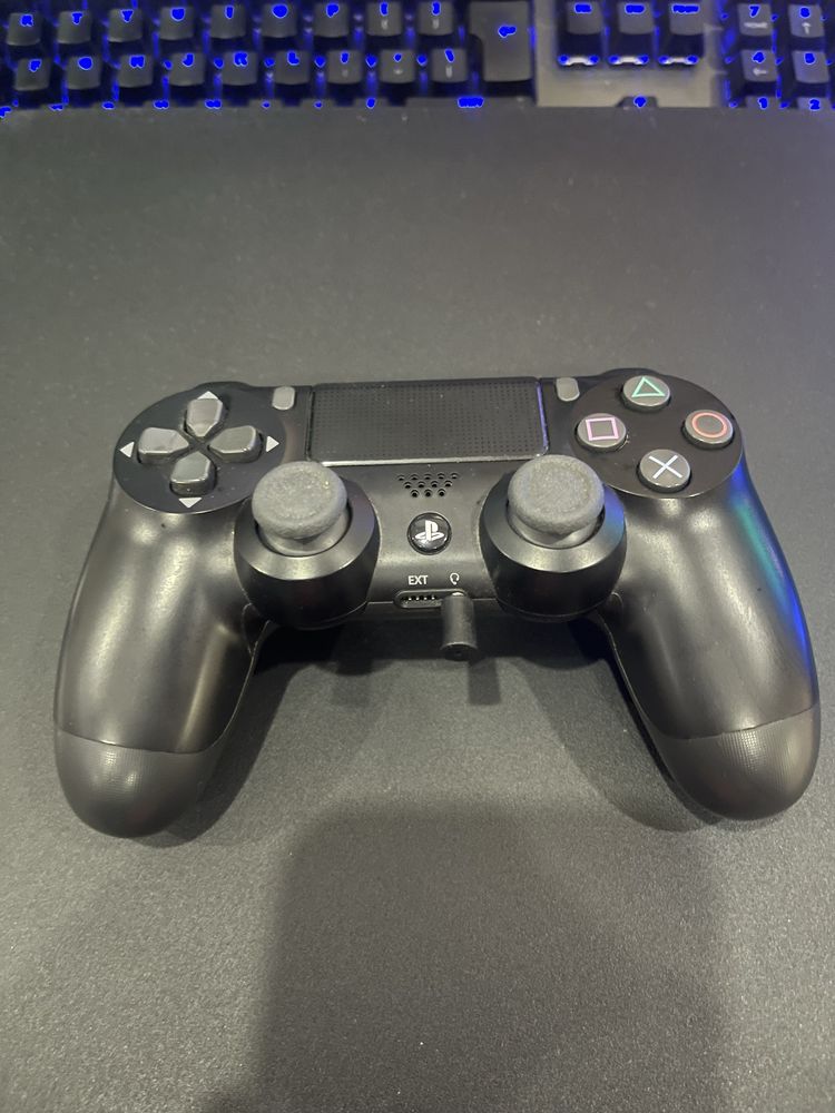 Vand PS4 PRO 1TB 2 controllere 18 jocuri