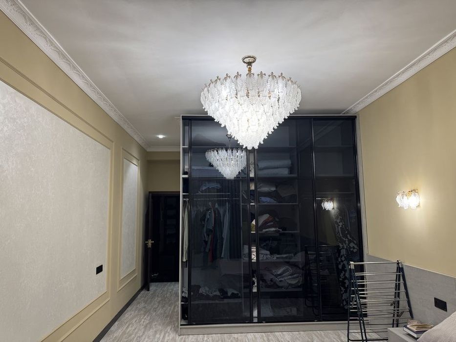 Yakkasaroy Lyuks 4 xona 200M2