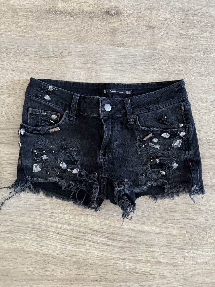 Pantaloni scurți Zara, nr. 34.