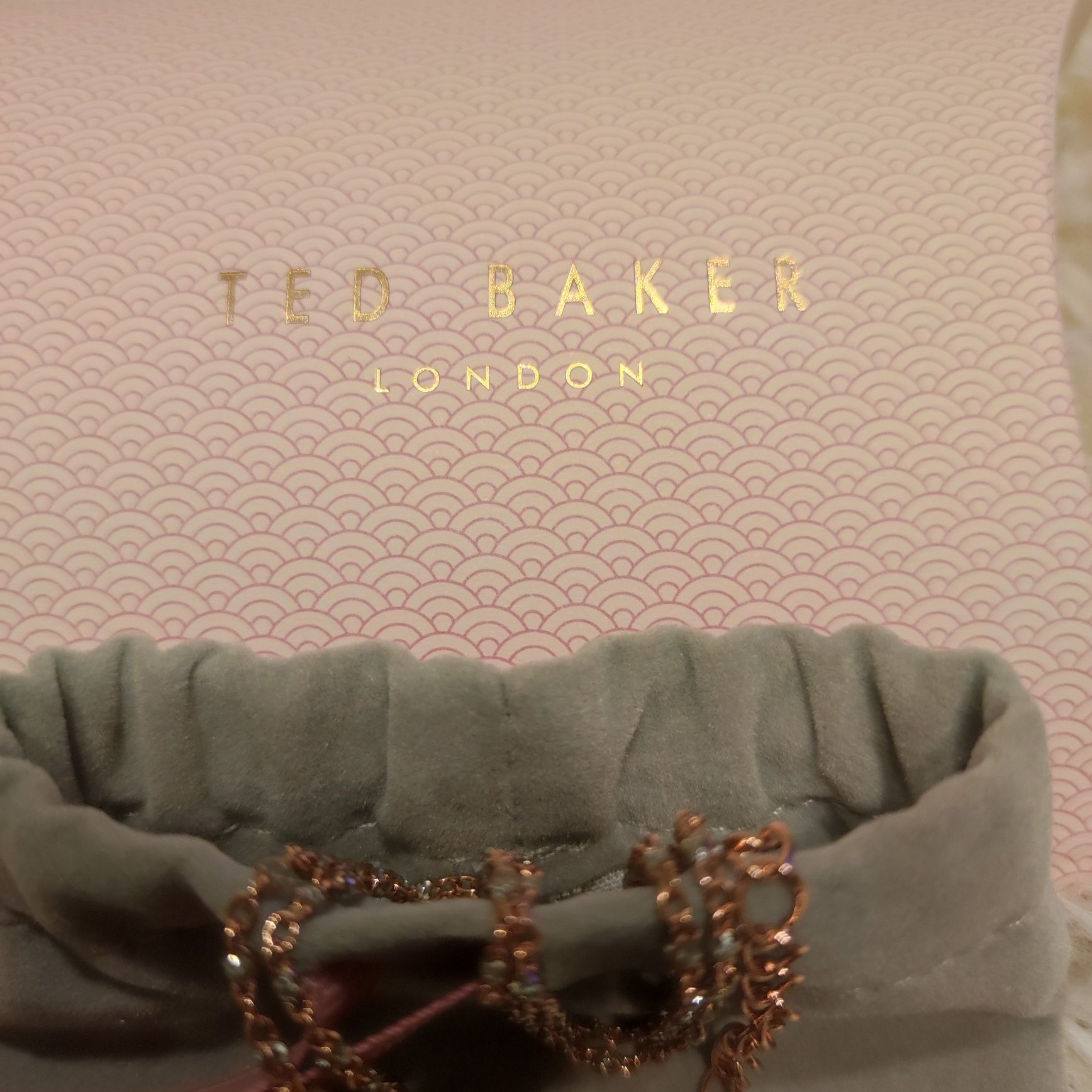 Комплект колие със сърце и обички сърце ,,,TED BAKER