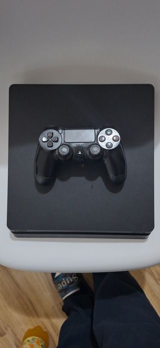 Vand ps4 slim in stare excelenta