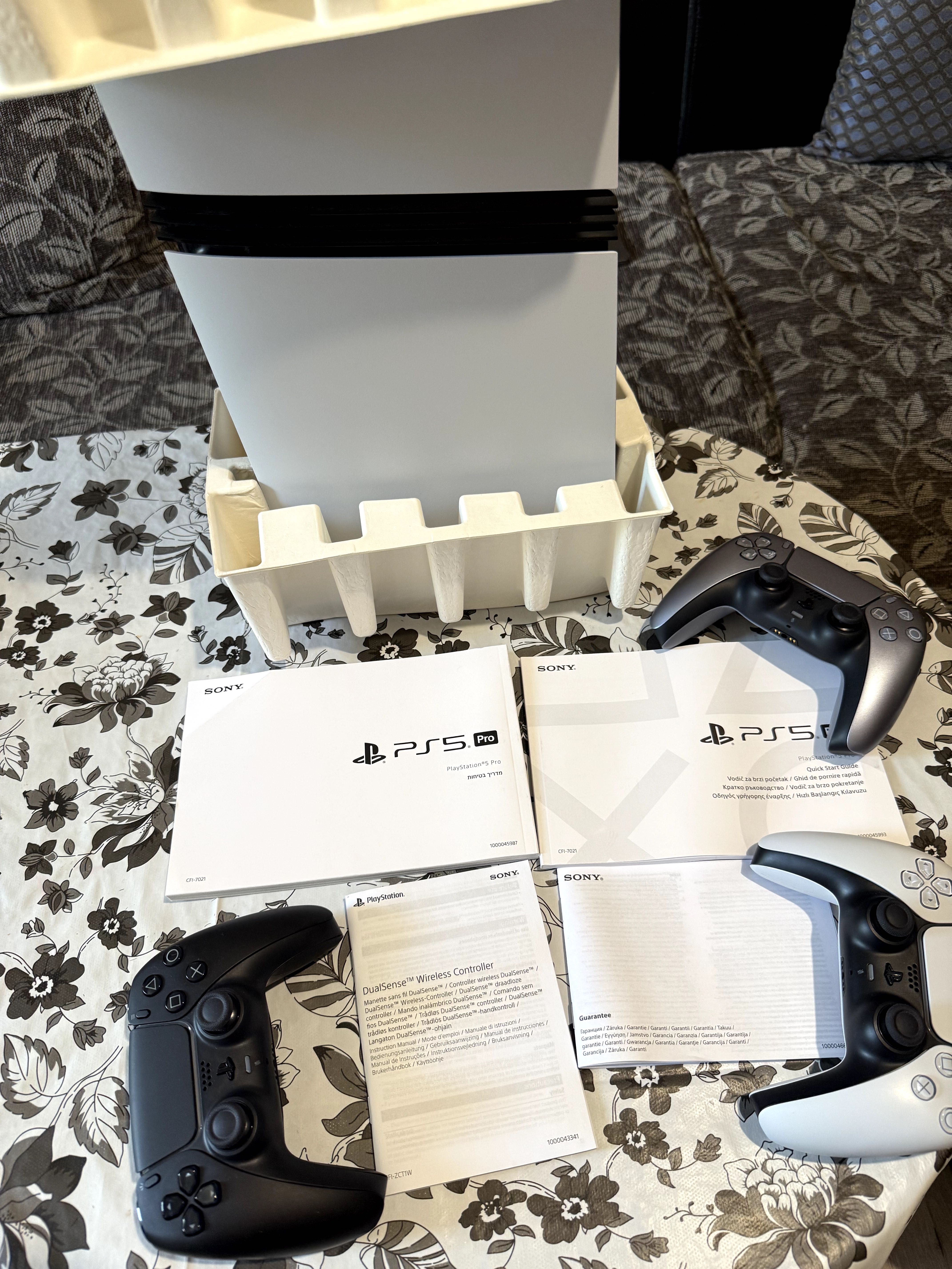 PlayStation 5 Pro 2TB + 3 контролера + игри + Гаранция – ТОП Състояние