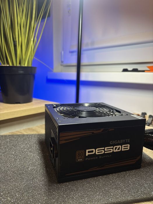 Геймърски компютър Ryzen 3600, RX6600, 16 ram, 512 ssd, 650W, WiFi, BT