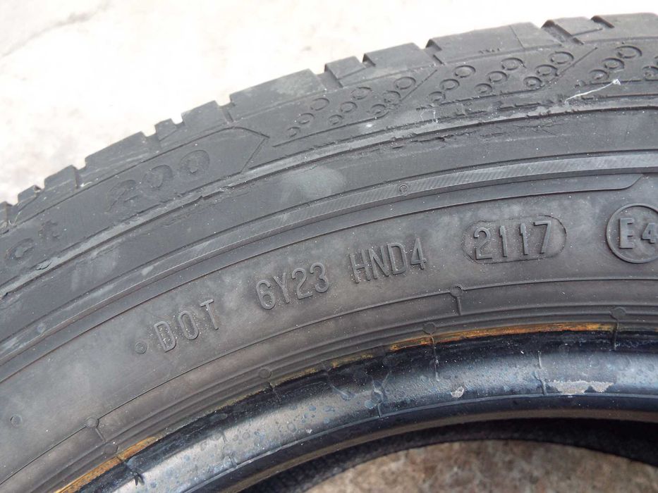 vand 2 anvelope de vara 205/65/16C continental conti van contact400lei