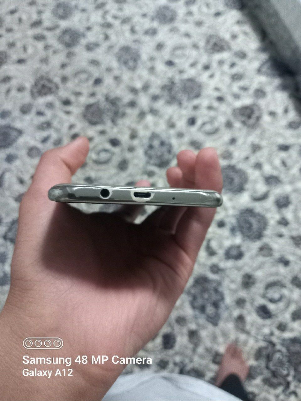 Samsung J7neo sotiladi
