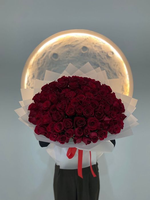 Пышный букет из роз 101 шт можно от 25 и выше заказать