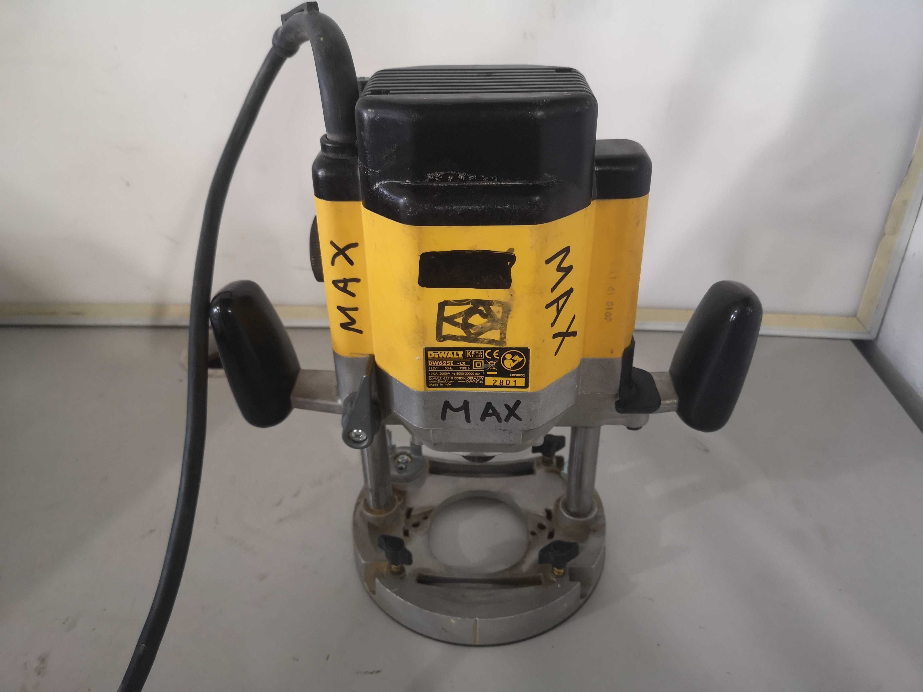 Оберфреза - Dewalt 2000W / 12.7mm / 110V