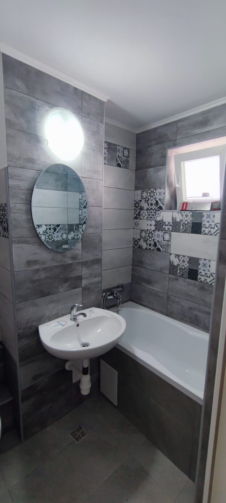 Apartament cu 3 camere decomandate