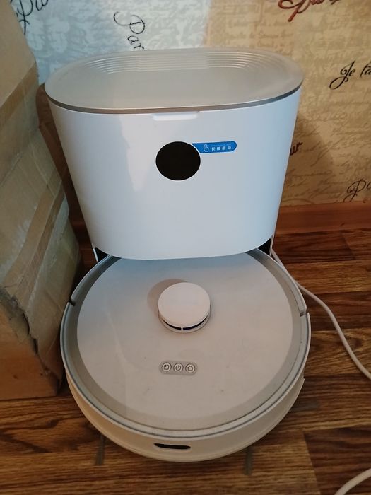 Робот - пылесос.