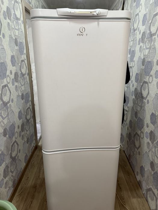 Холодильник рабочий (Индезит)