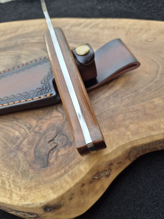 Ръчно изработен нож с кожена кания,LN403